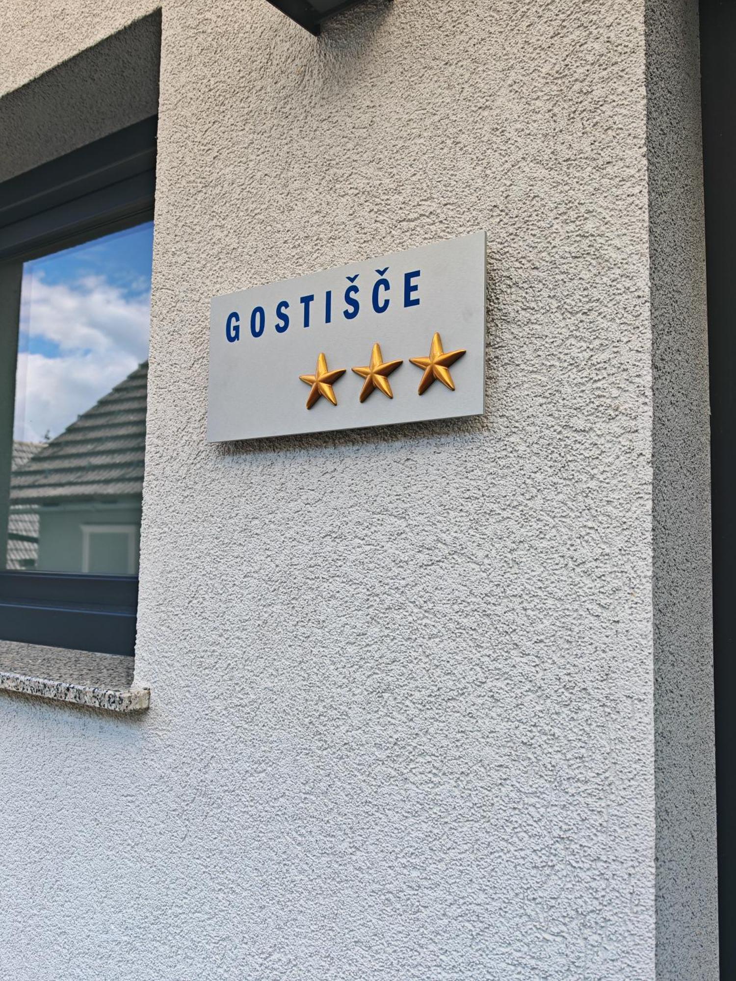 Gostilna Pugelj Hotel Novo Mesto Exterior photo